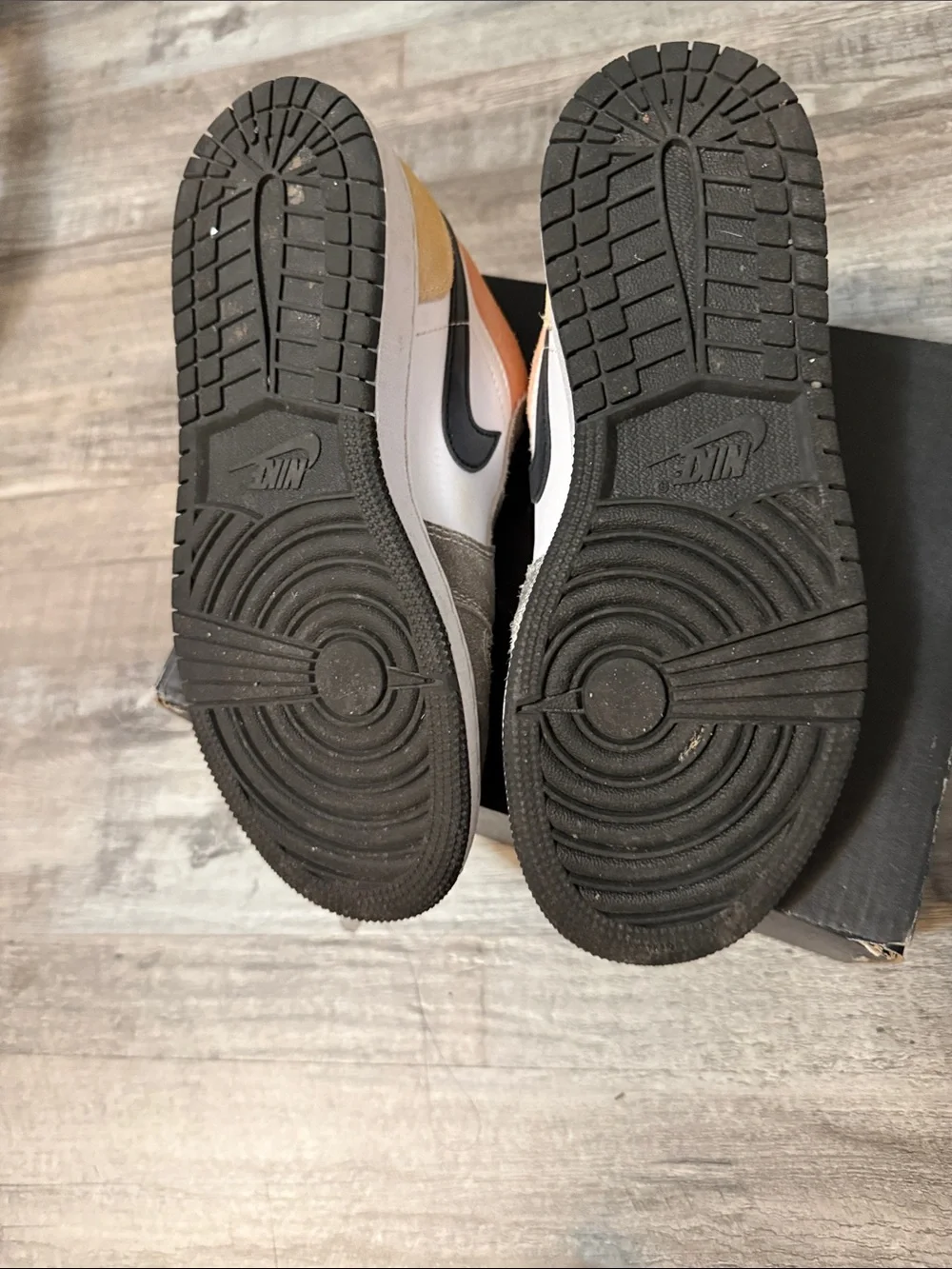 Air Jordan 1 Low (GS) SE Flight Club